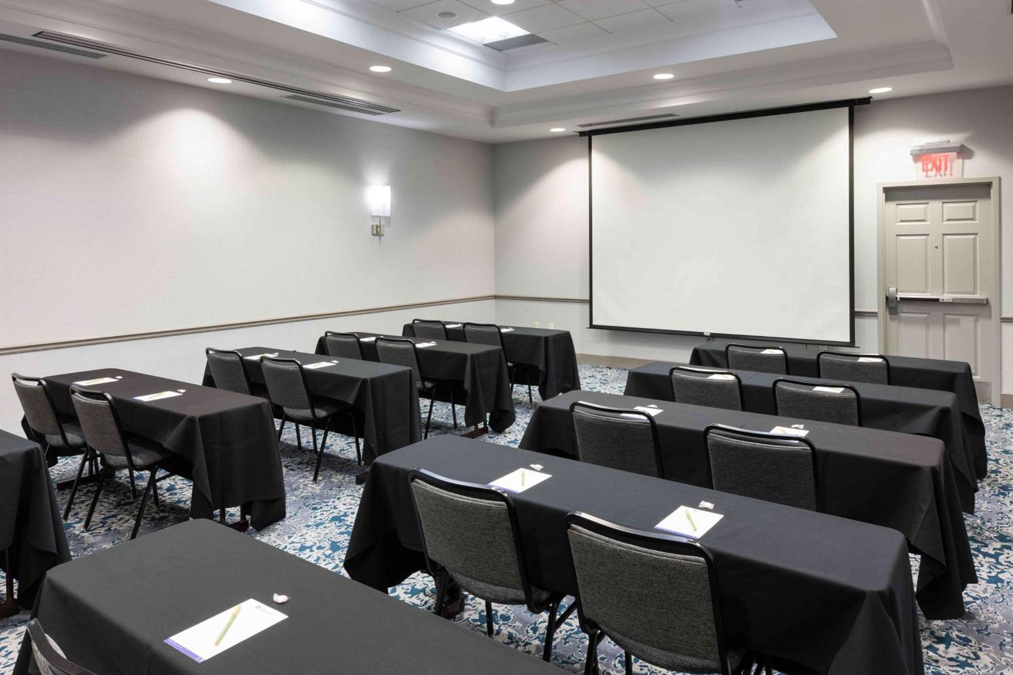 Hilton Garden Inn Detroit/נובי מראה חיצוני תמונה