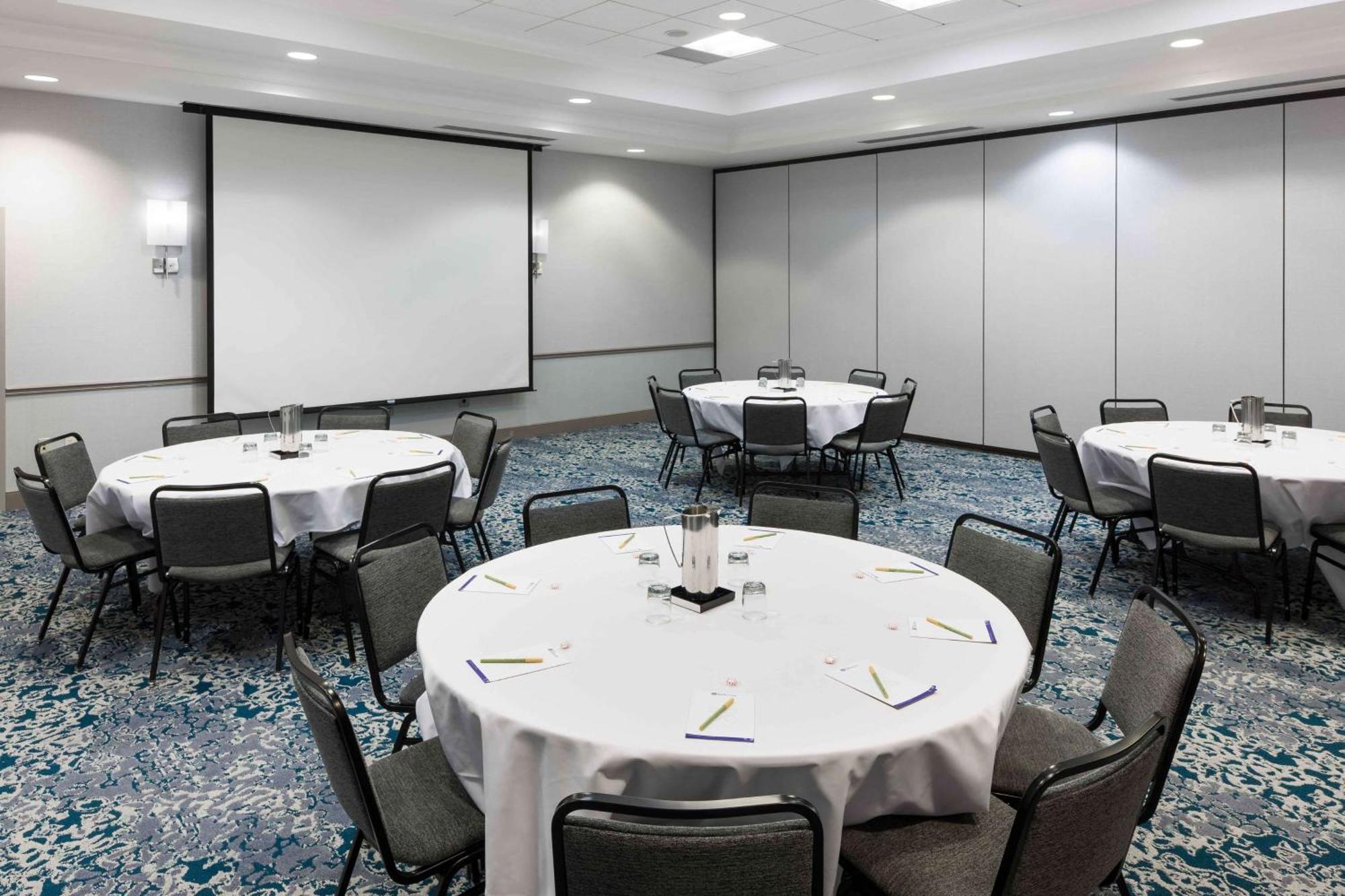 Hilton Garden Inn Detroit/נובי מראה חיצוני תמונה