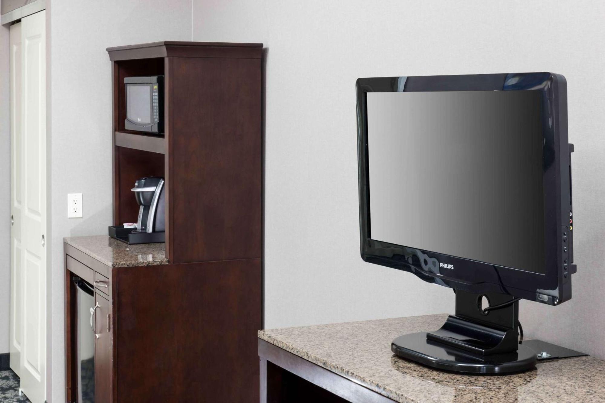 Hilton Garden Inn Detroit/נובי מראה חיצוני תמונה