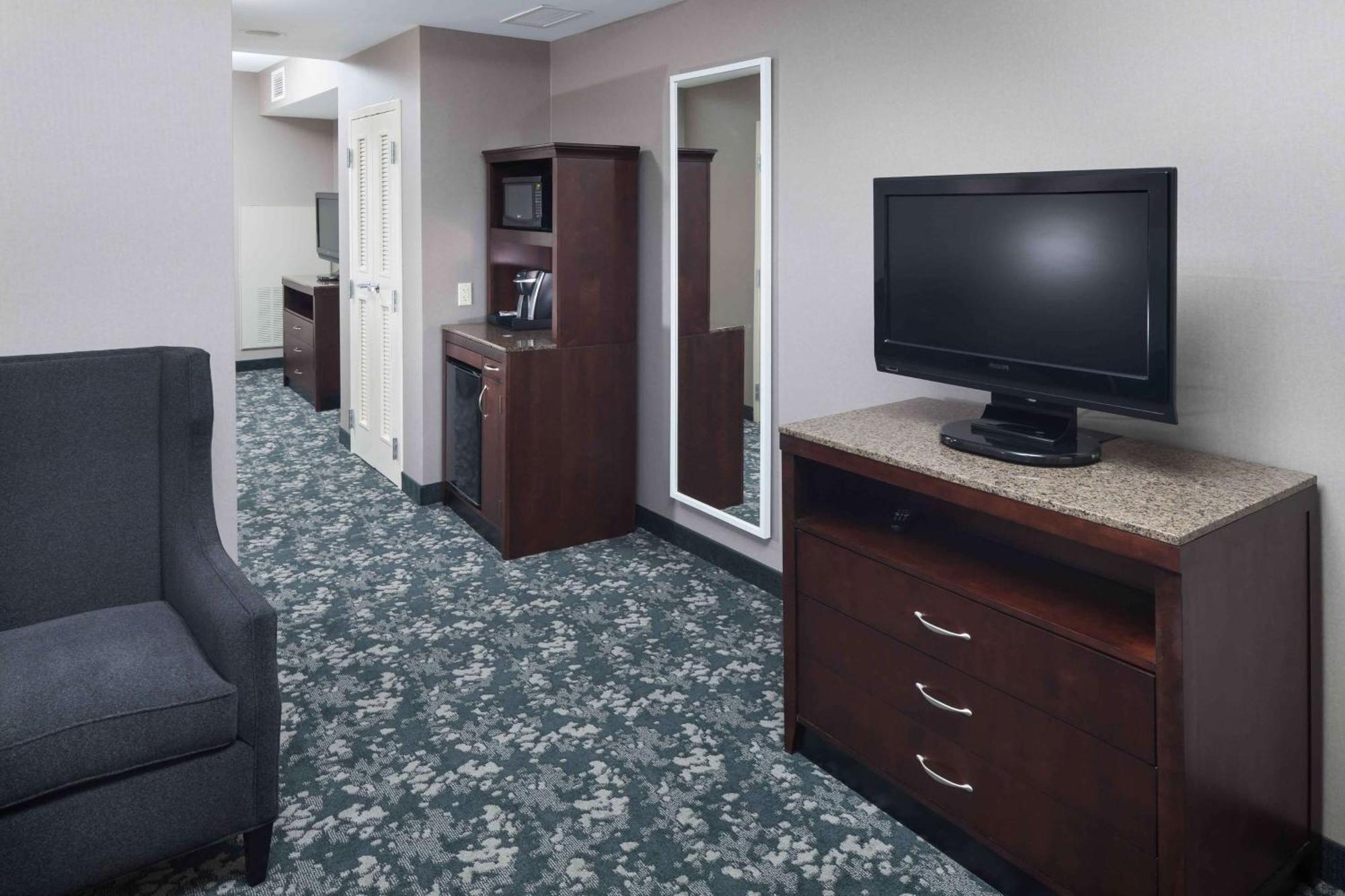 Hilton Garden Inn Detroit/נובי מראה חיצוני תמונה